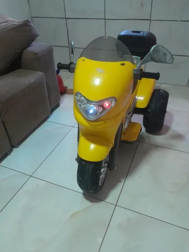 Moto eletrica infantil.