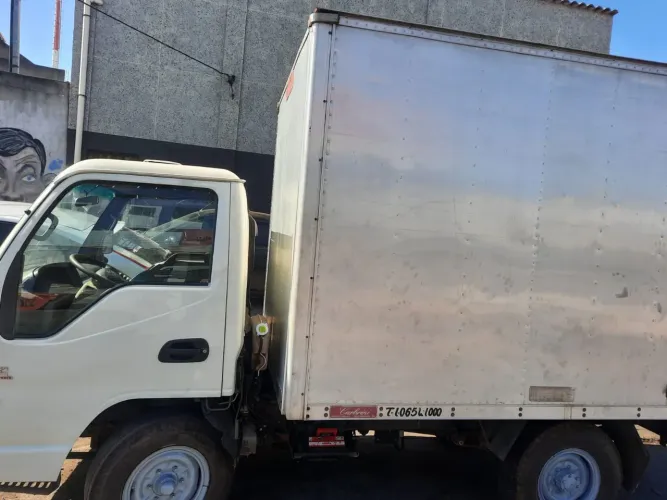 Caminhão Bau JAC T140  Motor cummins 2.8 