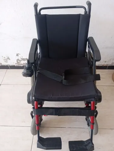 Cadeira  Elétrica para Deficientes ou idosos