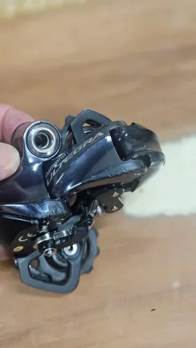 Cambio traseiro Ultegra DI2 11v 6870