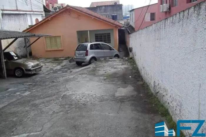 Terreno com casa a venda possui 400m² no bairro Baeta Neves