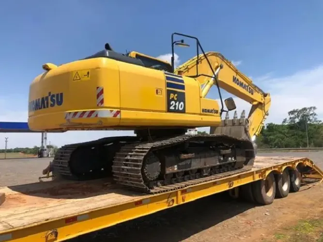 Escavadeira Komatsu PC210 ano 2020
