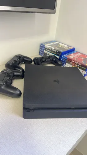 PS4 Slim 500GB Usado + 3 Controles + 9 Jogos