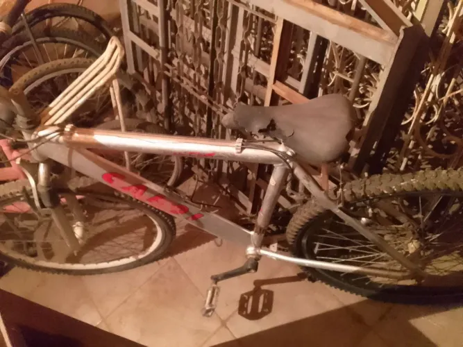 Bicicleta caloi aluminium usada, apresentando quadro em liga de aluminio quadro 26