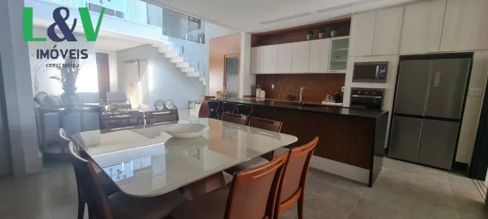 Lindo sobrado à venda com 355m² no condomínio Campo de Toscana em Vinhedo