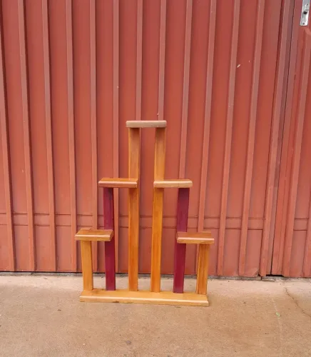 Suporte para vasos de prateleiras