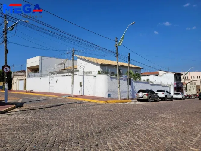 Casa com 6 dormitórios à venda, 392 m² por R$ 1.900.000 - Centro - Barbalha/CE