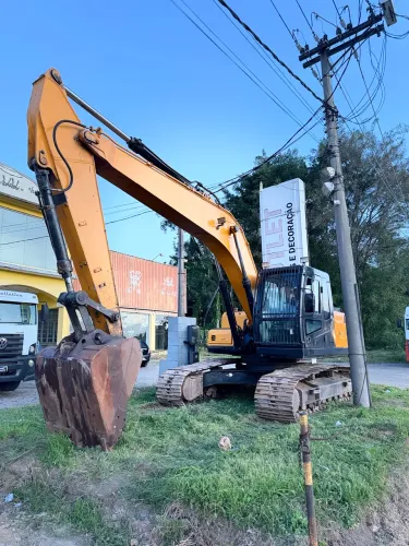 ESCAVADEIRA HYUNDAI 210 2009