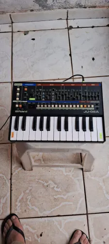 Vende-se ou troca teclado holand ju_ 06A