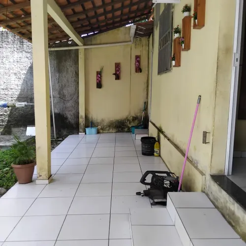 Vendo casa ? e ponto comercial que no momento funciona uma oficina mecânica.............