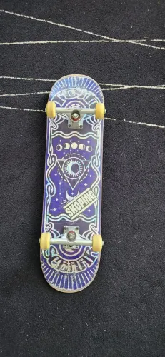Skate e equipamento de proteção