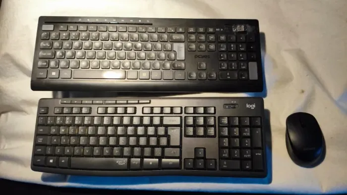 TECLADOS PCYES E LOGI + MOUSE PCYES (TODOS SEM FIO)