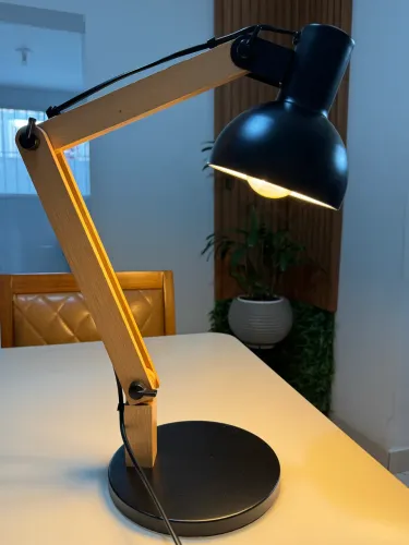 Luminária de Mesa Tok&Stok Alento Articulada Madeira e Metal