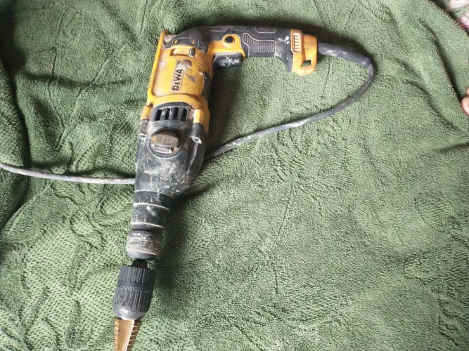 Furadeira e martelete de impacto Dewalt muito bom