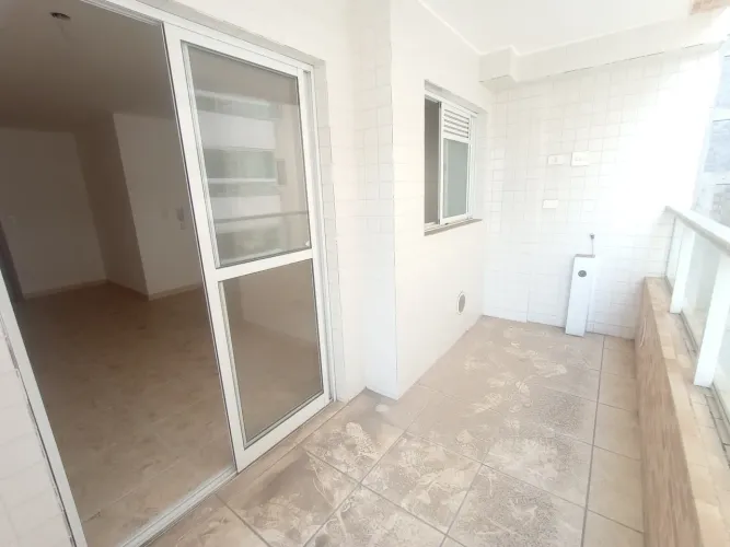 Apartamento novo de 2 dormitórios com suíte à venda no bairro Guilhermina em Praia Grande