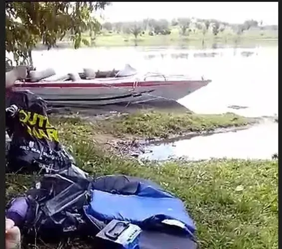 Lancha kit completo carretinha e motor Yamaha 28 hp