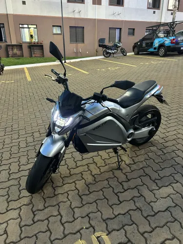 Vendo ou troco por carro voltz Evs 2022