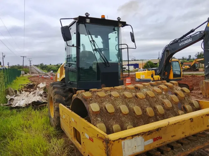 Rolo compactador CATERPILLAR CP54
