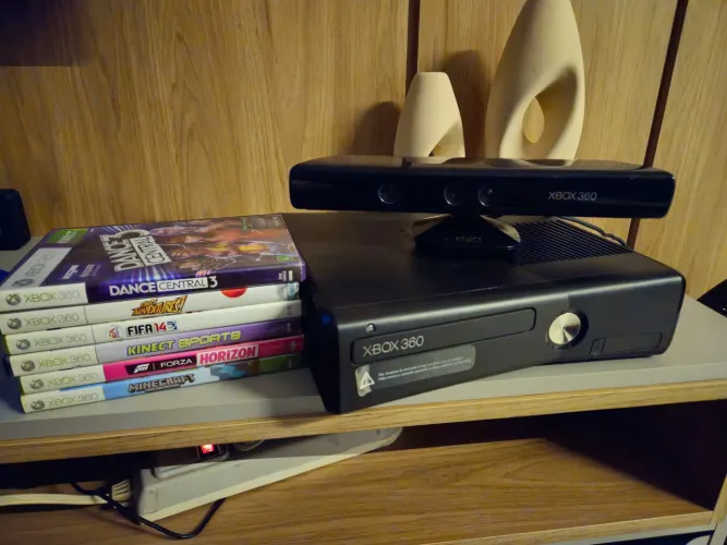 Xbox 360 com Kinect + 6 jogos
