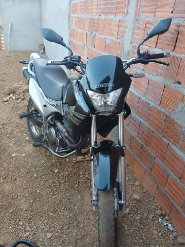Moto muito boa.
