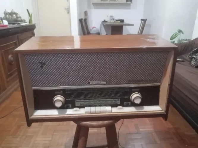 Rádio alemão valv. Schaub Lorenz com FM déc50 perfeito, 100% orig. VÍDEO