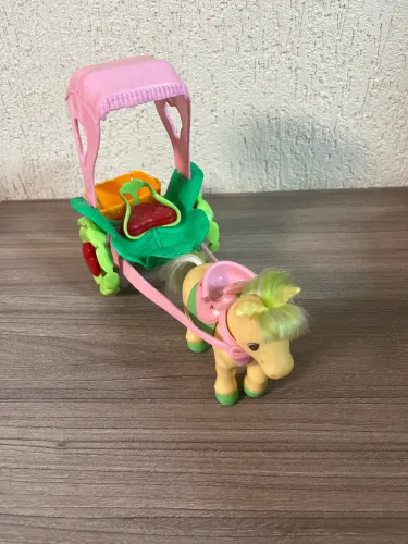 Carretinha com pônei da moranguinho - Anos 80