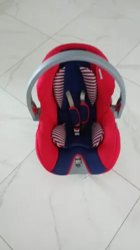 Cadeirinha, bebê conforto super conservada.