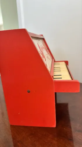 Pianinho infantil relíquia 