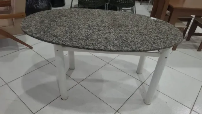 Mesa OvalTampo de marmore