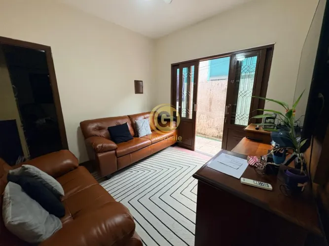 Imperdível oportunidade de adquirir casa no Parque Santo Antônio, Jacareí-SP: 2 quartos, 1
