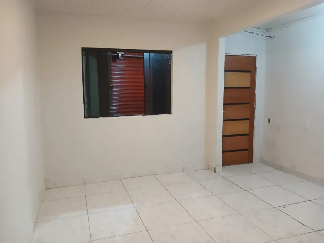 Aluga -se casa com ponto comercial