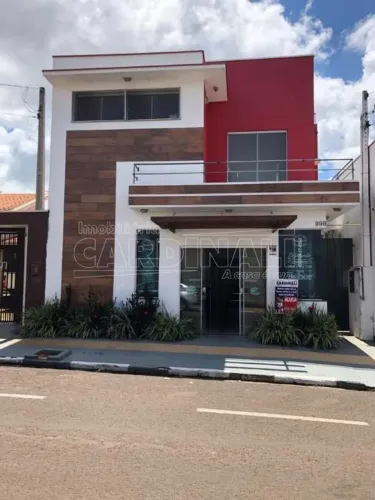 Encantador Imóvel Comercial no Centro de Ibaté: Espaçoso, 127m²
