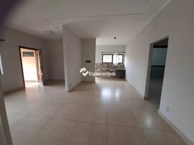 Casa com 3 dormitórios para alugar, 180 m² por R$ 2.100,00/mês - Vila Santa Cecília - Lenç