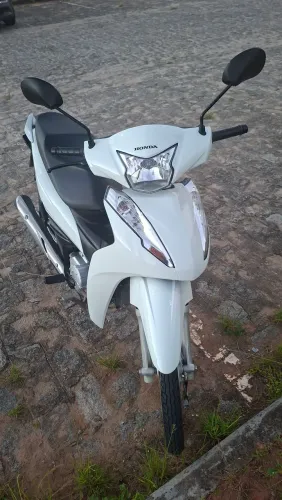 Biz 110i 2023, moto de mulher, super conservada
