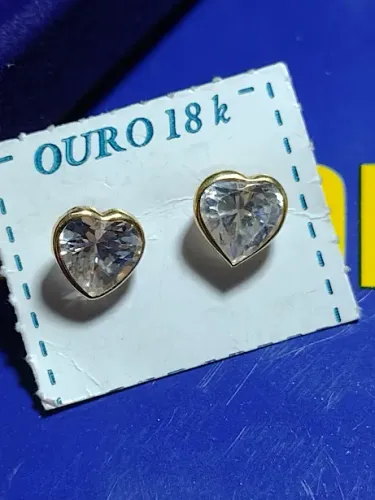 Brincos Coração Zircônias 6 mm Ouro 18 Kilates Peso 0.80 Gramas