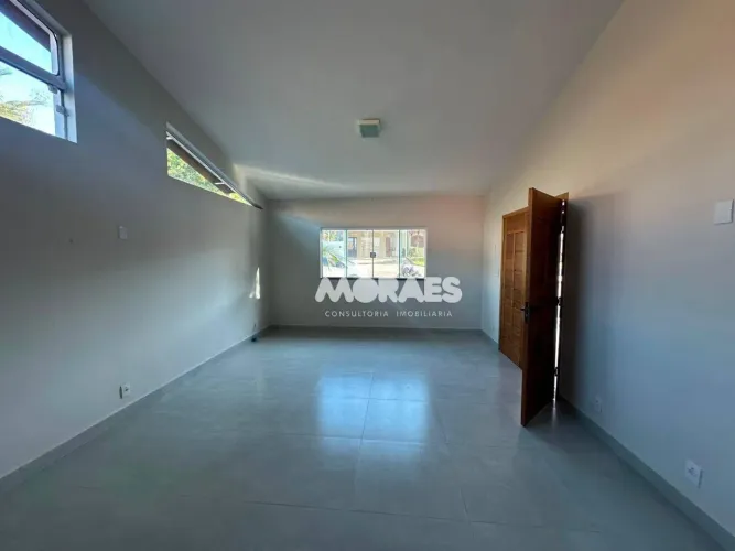 Casa com 3 quartos, sendo 1 suíte para alugar, 190 m² por R$ 5.700/mês - Residencial Vale