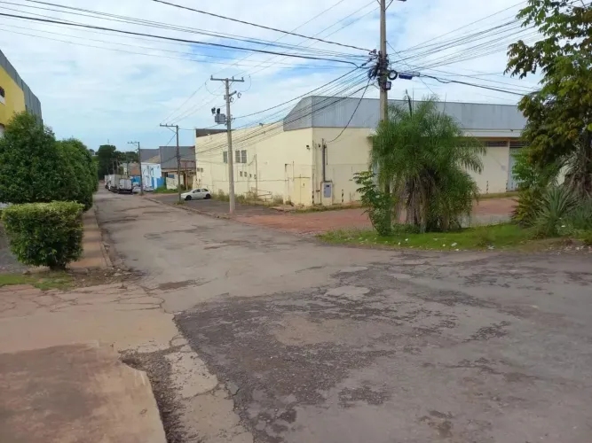 Alugo Um Baracao Proximo da Fernando Correia