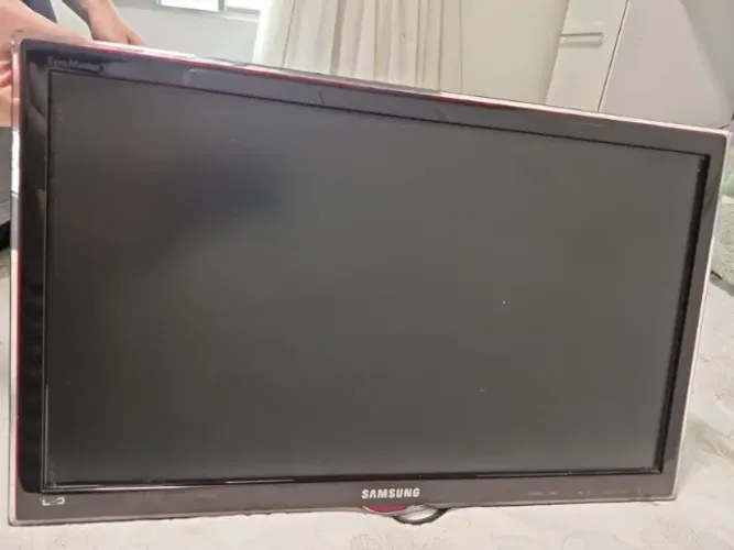 TV Samsung 24" LED Full HD - SyncMaster - Seminova / Perfeito Estado - R$ 380