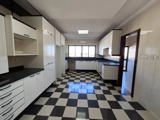 Apartamento com 6 Quarto(s) e 5 banheiro(s) para Alugar, 200 m² por R$ 7000 / Mês