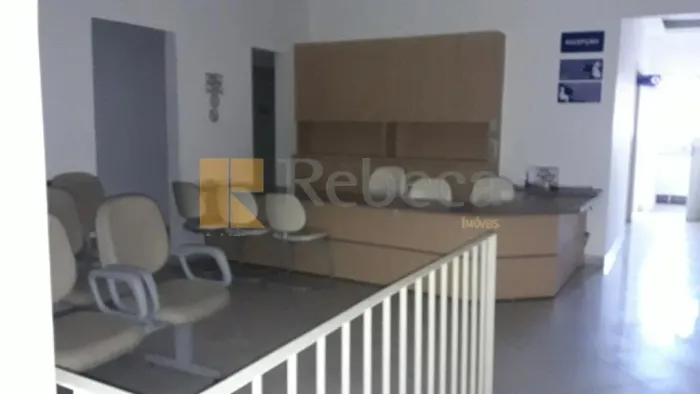 Sala comercial com 250 m², montada, dividida em dez salas, recepção seis banheiros e copa.