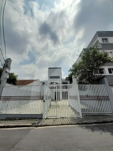 Prédio comercial na Vila Madalena com 04 salas, 02 banheiros, 07 vagas, 270 m²