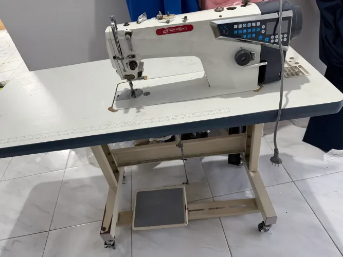 Máquina de costura Makespecial eletrônica 2.200,00