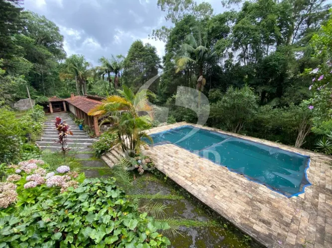 SÍTIO COM 50 MIL m2 EM TAPIRAÍ