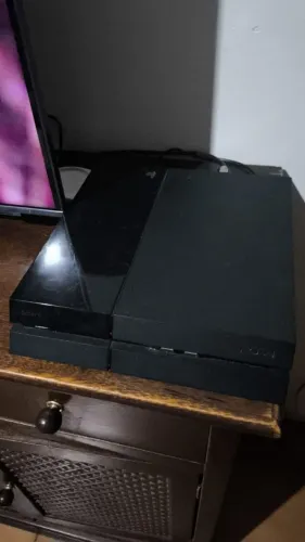 Ps4 1TB, acompanhando com controle e 5 jogos