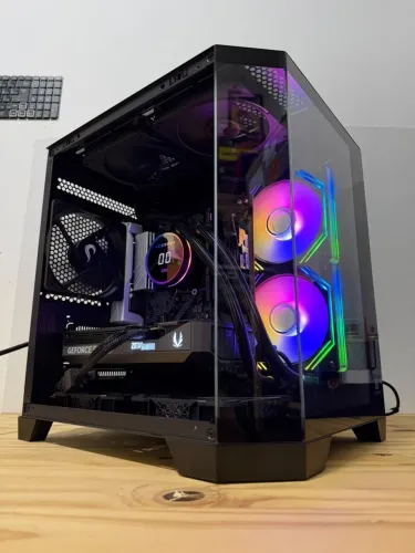 PC Gamer High End DDR5 - RTX 5070 12GB / AMD Ryzen 7 7700 / 16GB DDR5 [Aceito Trocas]