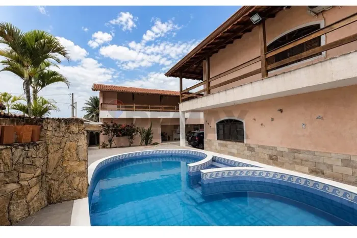 Casa Pé na areia a 100m do mar, piscina, espaço gourmet, 4 suítes, sala de banho e amplo e