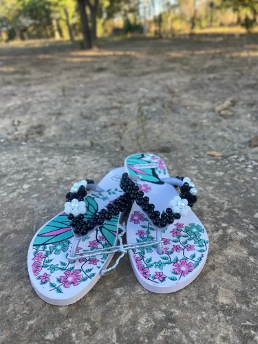 Chinelo bordado