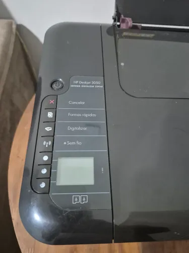 Impressora HP Deskjet 3050 para retirada de peças.
