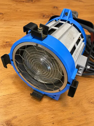 Refletor Fresnel ARRI 650 Plus - Tungstênio 650 W