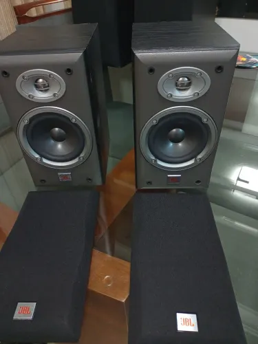 Caixas JBL E-20